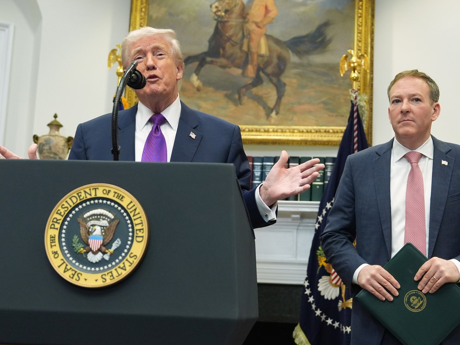 डोनाल्ड ट्रम्पच्या बातम्या शोधून धोक्यात आणण्यासाठी वकिली गटाने ट्रम्प प्रशासनावर खटला भरला