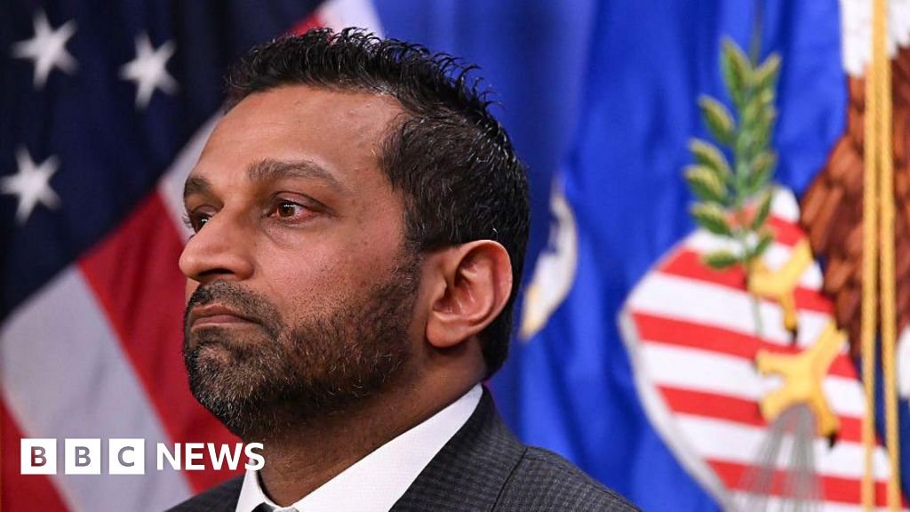 ट्रम्प तपासाशी संबंधित किमान 10 एफबीआय कर्मचाऱ्यांना काढून टाकण्यात आले आहे