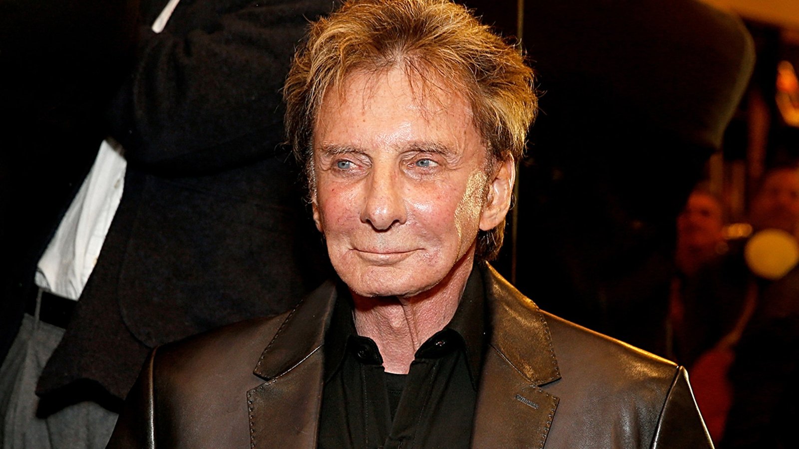 बॅरी मॅनिलो यांनी फुफ्फुसाच्या कर्करोगाच्या शस्त्रक्रियेच्या पुनर्वसन दरम्यान मैफिलीचे वेळापत्रक पुन्हा केले आहे