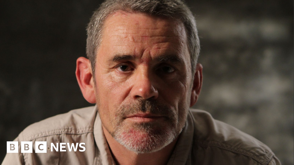 युद्ध छायाचित्रकार पॉल कॉनरॉय यांचे श्रद्धांजलीमध्ये निधन झाले