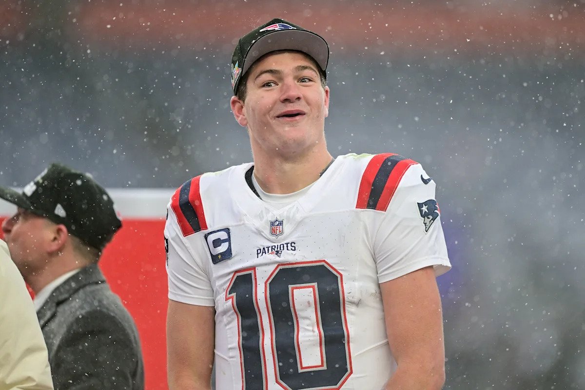 बर्फ आणि पोत्यांमुळे ड्रेक मुलीची हार मानण्याची स्वप्ने अयशस्वी होतात, तिच्या ‘निराशाजनक’ पायाने देशभक्तांना सुपर बाउलमध्ये परत पाठवण्याचा मार्ग शोधला.