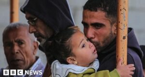 गाझा येथे इस्रायलने केलेल्या हल्ल्यात 11 जण ठार झाल्याचे बचाव दलाचे म्हणणे आहे