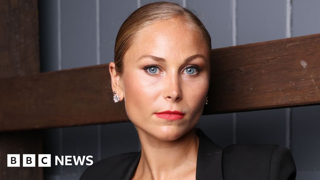 बाल लैंगिक अत्याचार पीडित आणि वकील यांना ‘कठीण’ म्हटल्यानंतर ऑस्ट्रेलियाच्या पंतप्रधानांनी माफी मागितली