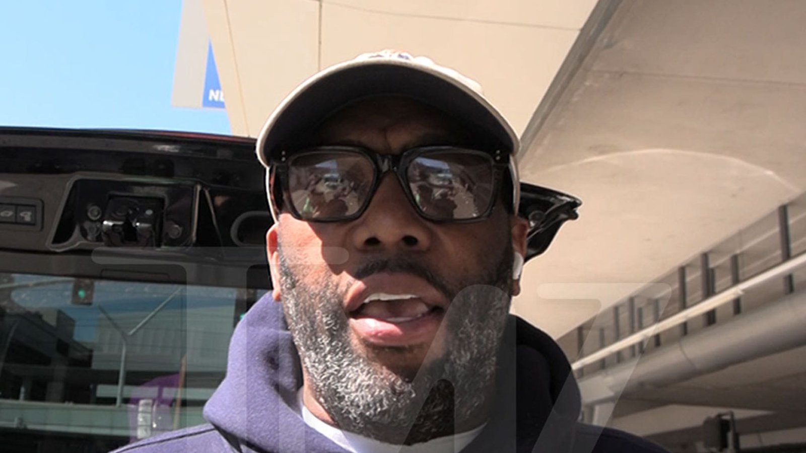 किलर माईक म्हणतो की गरीब मुलांनी अमेरिकेची युद्धे लढणे थांबवावे