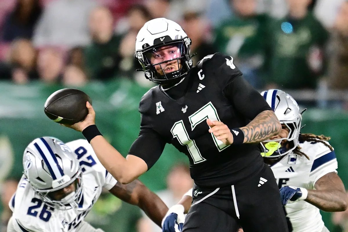 USF स्टार बायराम ब्राउन आघाडीच्या टचडाउन टोटलनंतर ट्रान्सफर पोर्टलमध्ये प्रवेश करत आहे