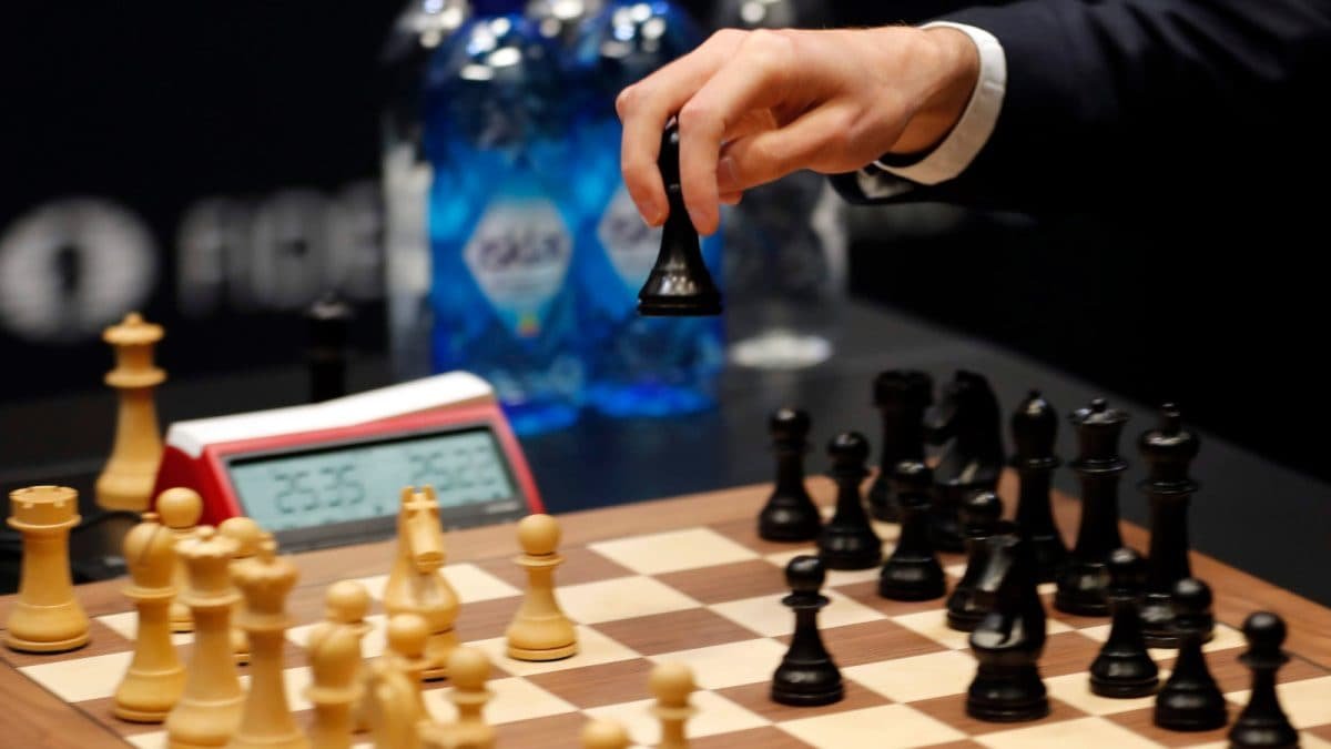 FIDE World Cup 2025: भारताचे नारायणन, दिप्तयन आणि अरुणियाक यांचा दुसऱ्या फेरीत प्रवेश | क्रीडा बातम्या