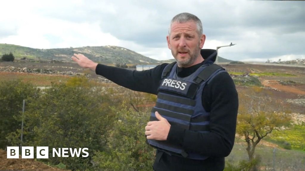 इस्रायल आणि लेबनॉनच्या सीमेवरून जोरदार गोळीबाराचा आवाज ऐकू आला, असे बीबीसीने वृत्त दिले आहे