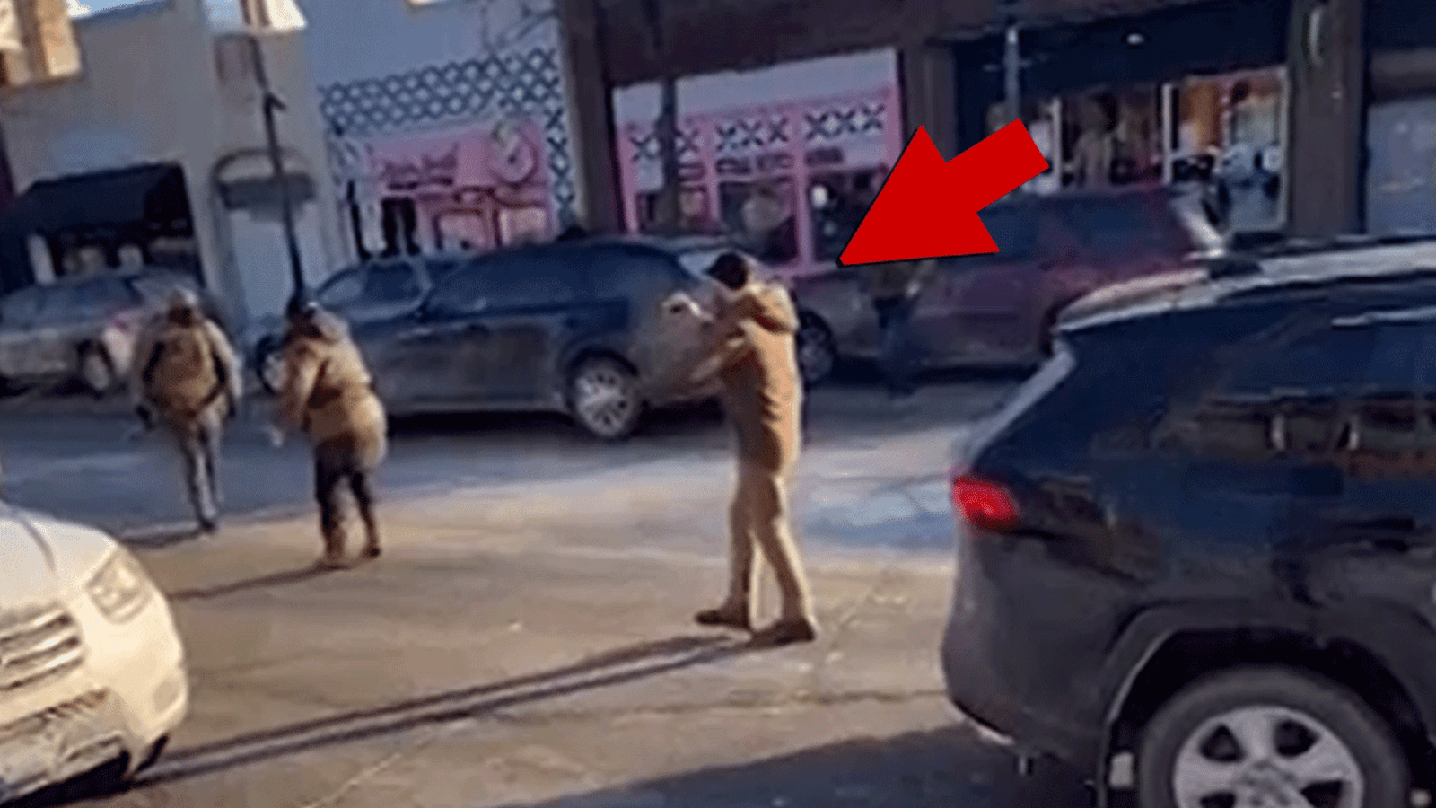 नवीन व्हिडिओमध्ये ट्रम्प प्रशासनाने ॲलेक्स प्रिटीच्या हत्येबद्दल खोटे बोलल्याचे दाखवले आहे