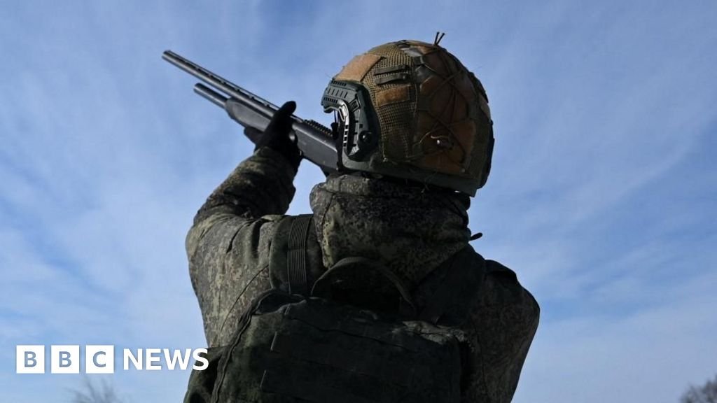 युक्रेनमधील मृत्यूच्या वृत्तानंतर नायजेरियाने परदेशात नोंदणी करण्याविरुद्ध चेतावणी दिली आहे