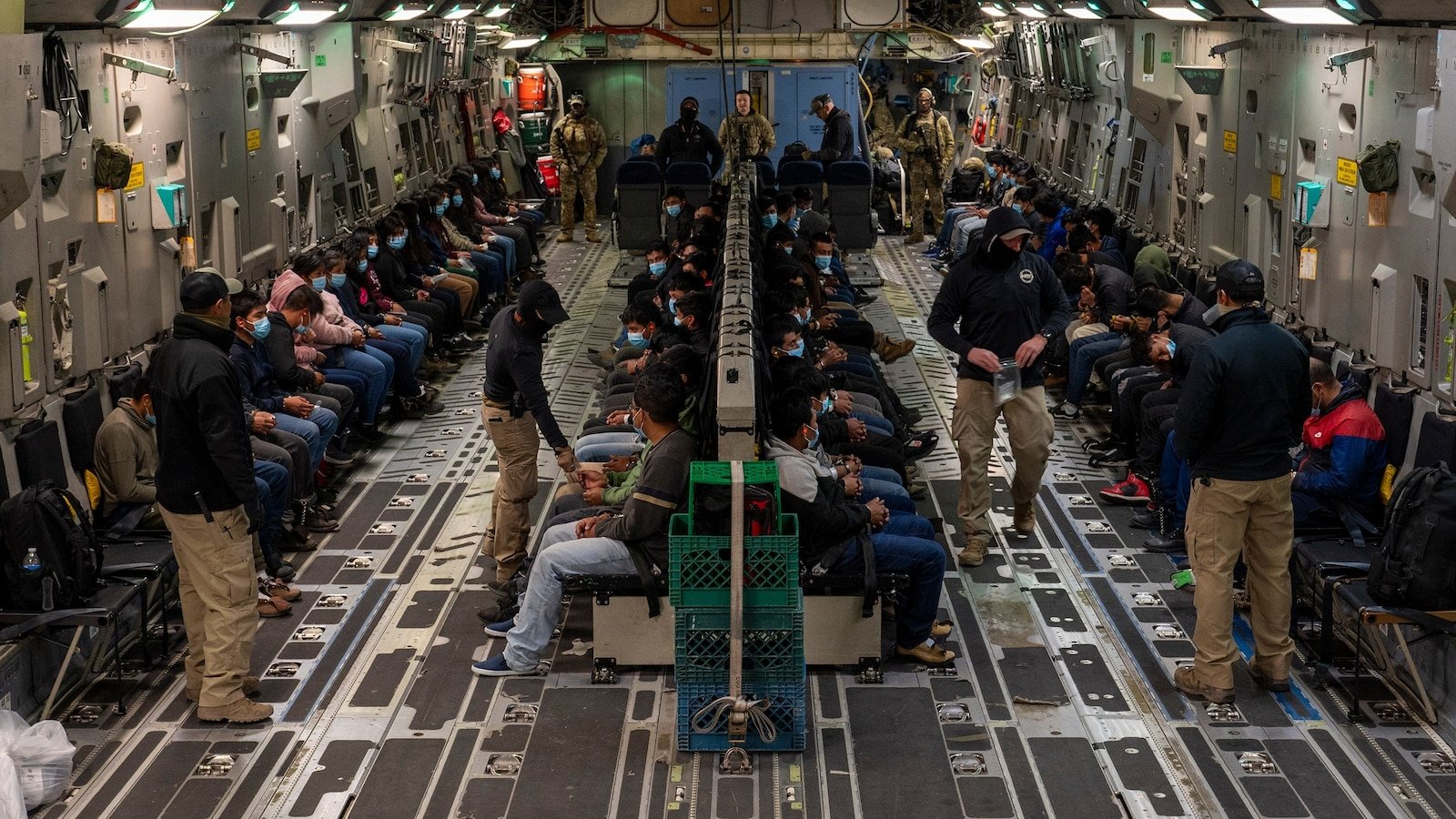 ट्रम्प प्रशासनाच्या हद्दपारीसाठी करदात्यांना ’40 दशलक्ष डॉलर्सपेक्षा जास्त’ खर्च होतो: अहवाल