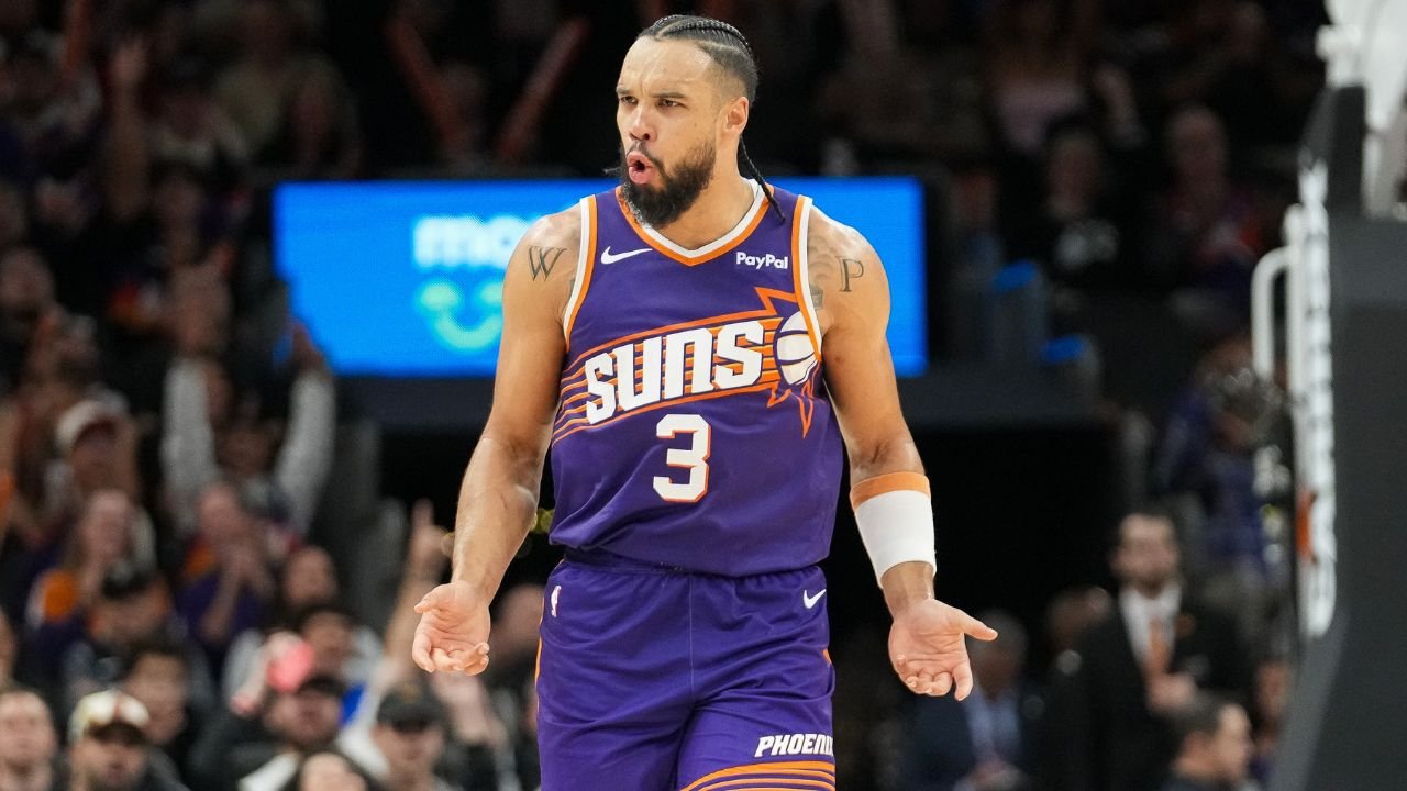 डिलन ब्रूक्स लेब्रॉन जेम्सची त्याच्या पेटंट केलेल्या खांद्याच्या श्रगने थट्टा करतो