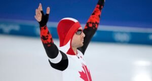 कॅनेडियन स्पीड स्केटर लॉरेंट डुब्रेयुलने 500 मीटरमध्ये ऑलिम्पिक कांस्यपदक जिंकले