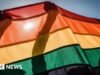 सेनेगलच्या पंतप्रधानांनी तुरुंगवासाच्या अटी दुप्पट करून कठोर LGBT विरोधी कायदा प्रस्तावित केला आहे