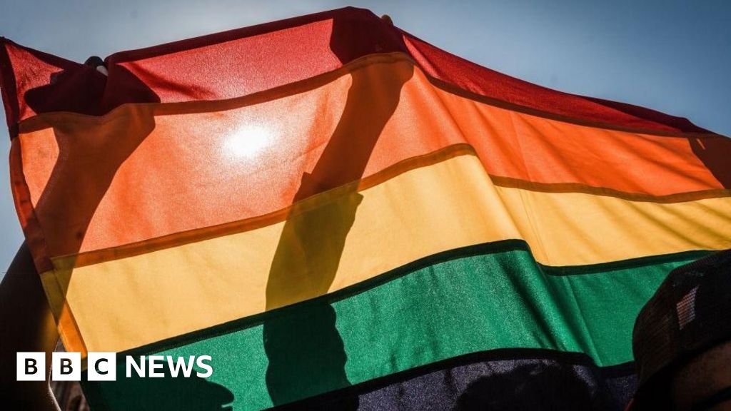 सेनेगलच्या पंतप्रधानांनी तुरुंगवासाच्या अटी दुप्पट करून कठोर LGBT विरोधी कायदा प्रस्तावित केला आहे