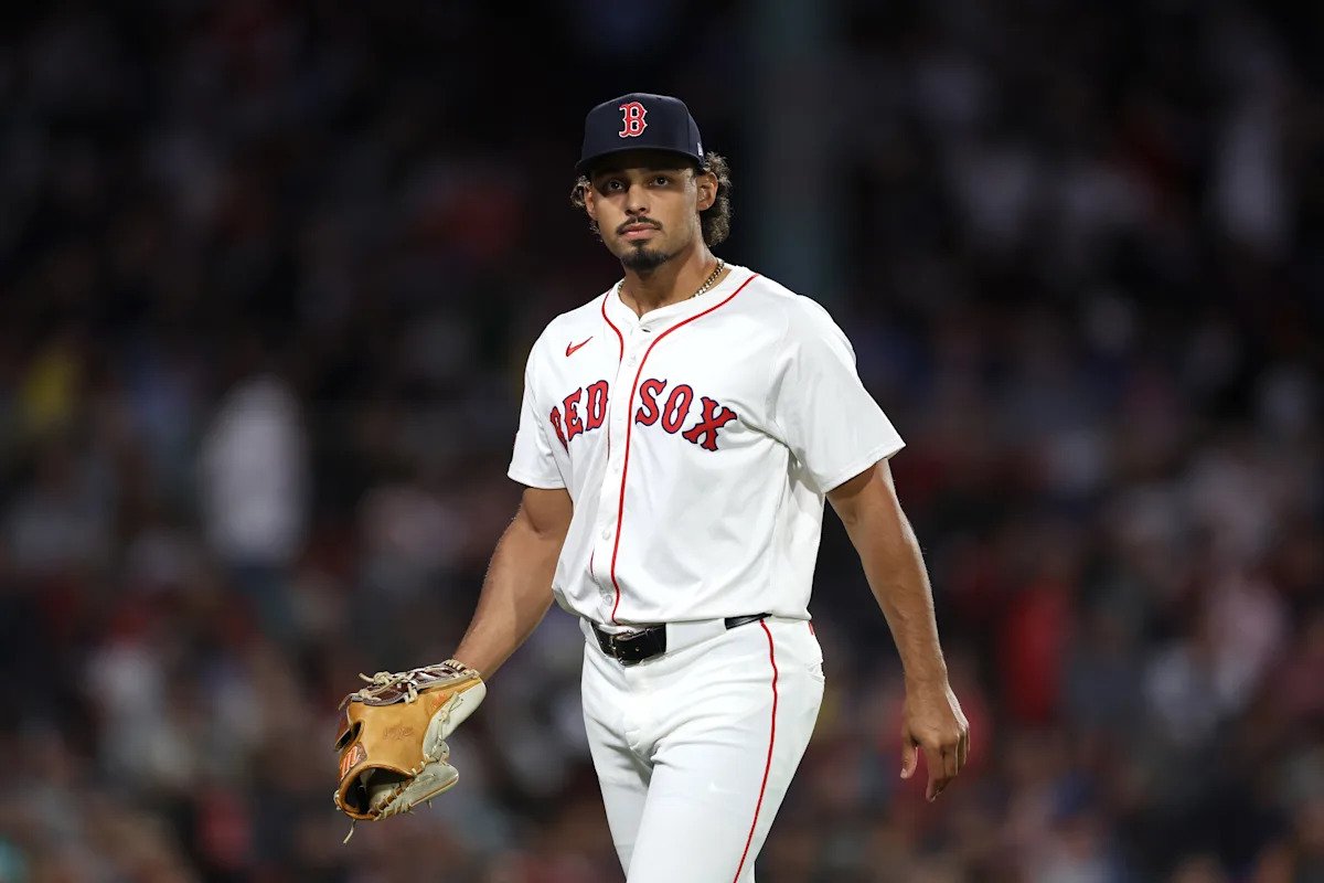 व्हाईट सॉक्सने उजव्या हाताचा जॉर्डन हिक्स आणि उजव्या हाताचा पिचिंग प्रॉस्पेक्ट डेव्हिड सँडलिन रेड सॉक्सकडून विकत घेतले.