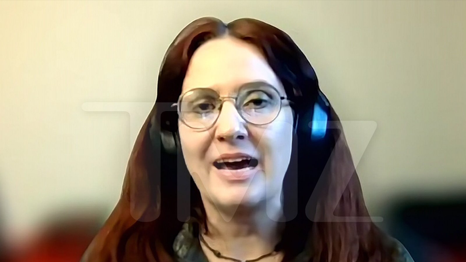 पत्रकाराने त्याच्या प्रणालीमध्ये तण असूनही, अँटीफा सपोर्ट असूनही ICE पार्श्वभूमी तपासणी पास केली