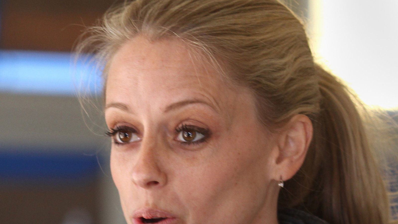 एन-शब्द वादानंतर निकोल कर्टिसला तिच्या मुलांच्या शाळेत प्रतिसादाचा सामना करावा लागला