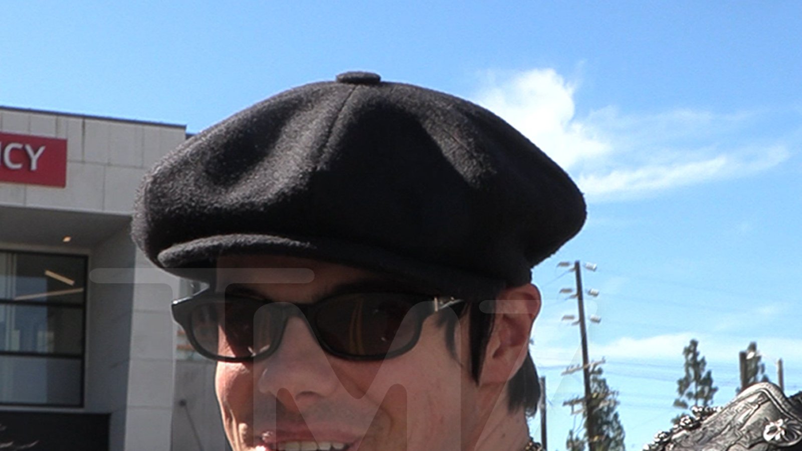 यंगब्लड महिलांकडून डीएम मिळवण्याबद्दल बोलतो, तो एक प्रूड असल्याचे सांगतो