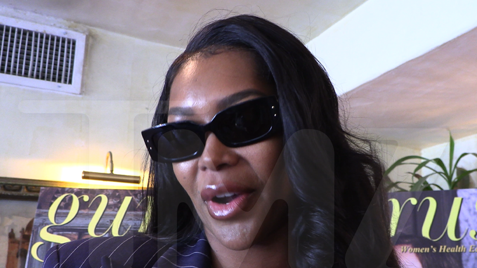 जेसिका व्हाईट म्हणते की स्त्रियांसाठी उभयलिंगी असणे ठीक आहे, परंतु पुरुष नाही