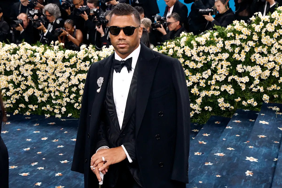 जायंट्सच्या बाय आठवड्यात रसेल विल्सन CBS वर अतिथी NFL विश्लेषक म्हणून काम करतील