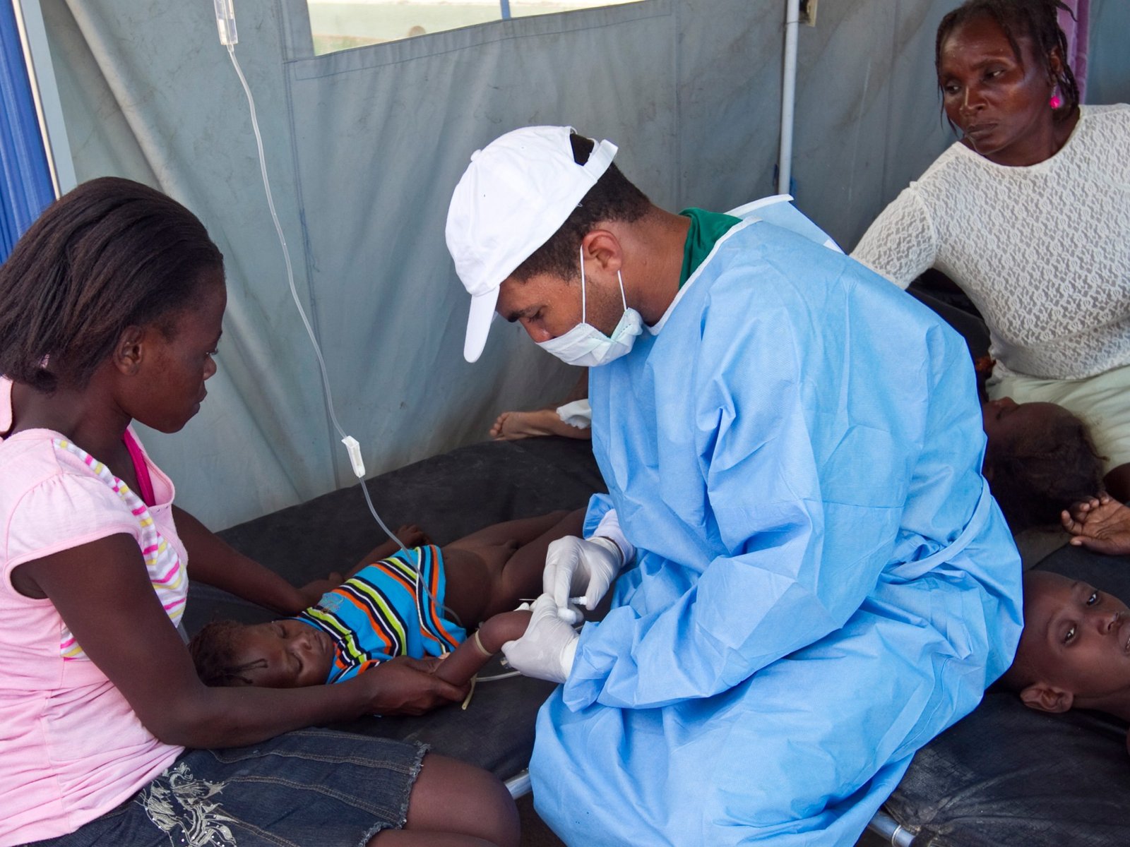 युनायटेड स्टेट्स क्युबाच्या जागतिक वैद्यकीय मोहिमेला का लक्ष्य करत आहे? | सरकारी बातम्या