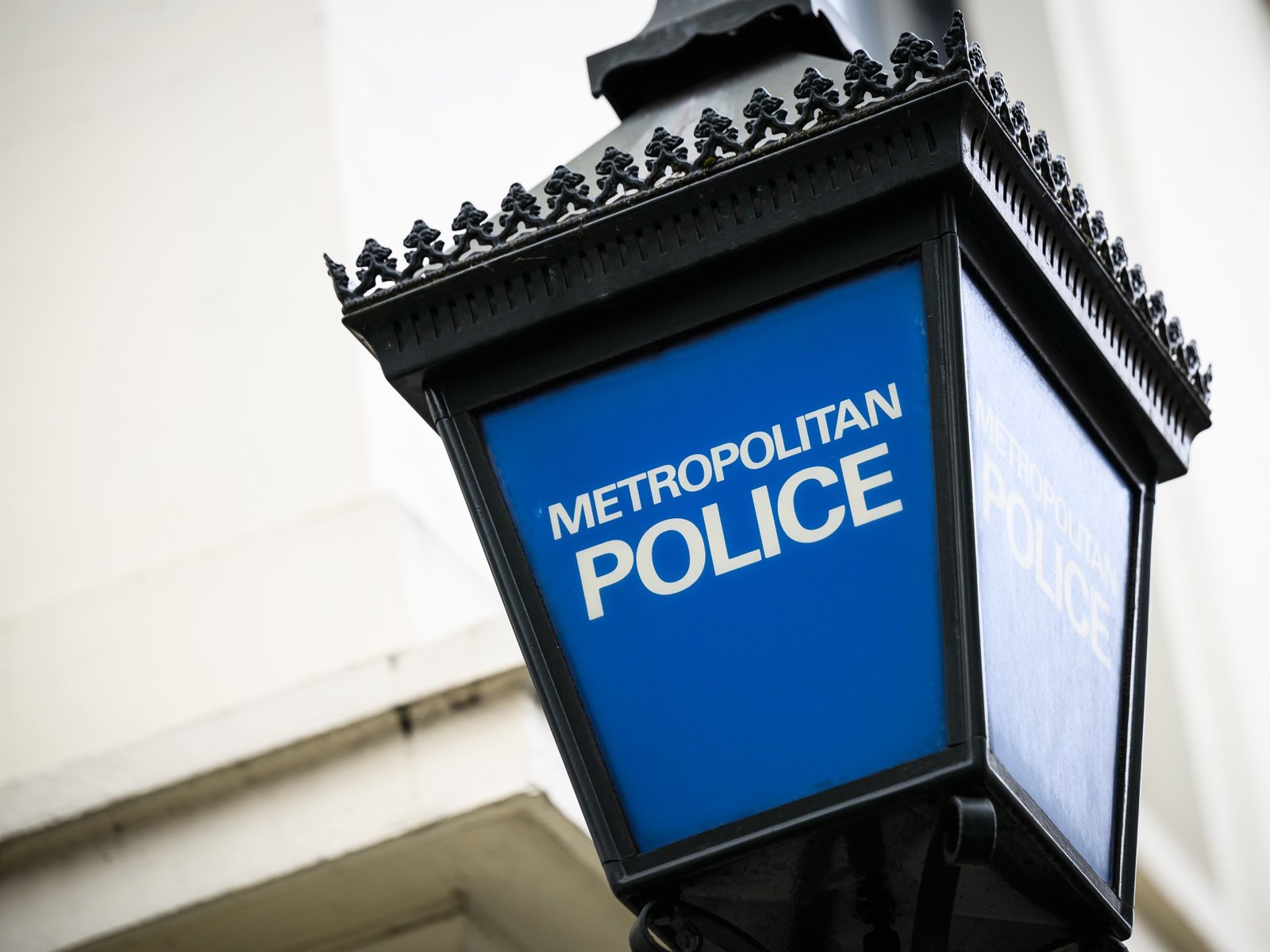 ब्रिटीश पोलिसांनी चीनसाठी हेरगिरी केल्याच्या संशयावरून तिघांना अटक केली, पोलिसांनी अहवाल दिला