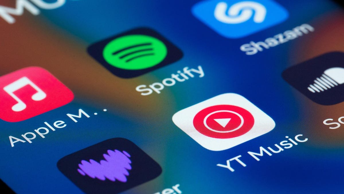 YouTube म्युझिक AI-व्युत्पन्न प्लेलिस्ट जोडते