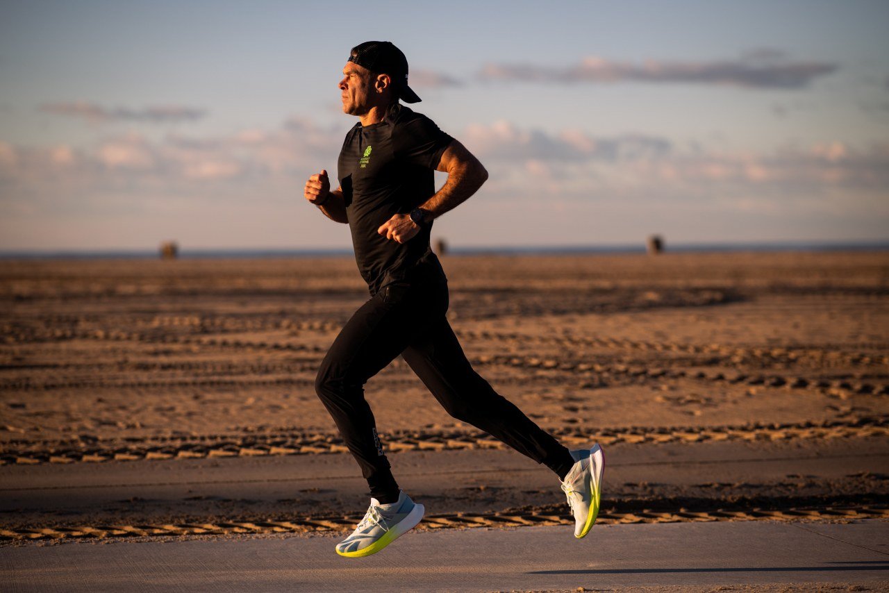 मी ५१ वर्षांचा होतो, रक्ताने माखलेला आणि माझ्या निम्म्या वयाच्या लोकांना मागे टाकण्याचा प्रयत्न करत होतो