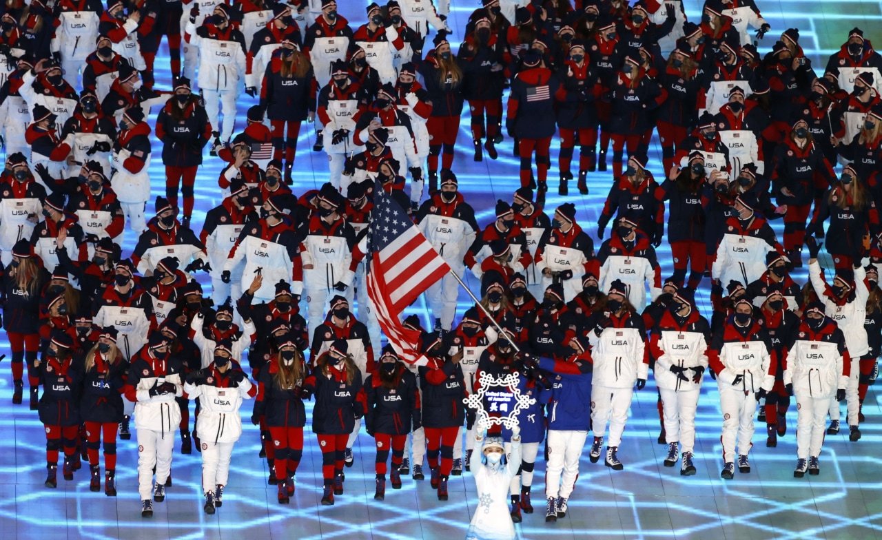 अमेरिकन सरकार ऑलिम्पिक खेळाडूंना निधी देत नाही. त्यामुळे एक व्यक्ती त्या प्रत्येकाला $200,000 देत आहे.