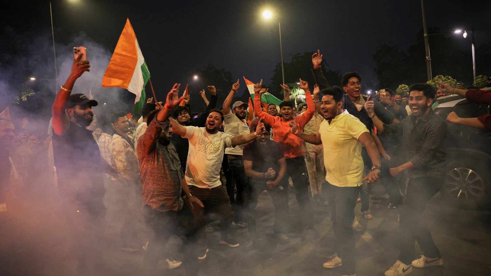 भारतीय क्रिकेट चाहत्यांनी पहिला महिला विश्वचषक क्रिकेट विजेतेपद साजरा केला