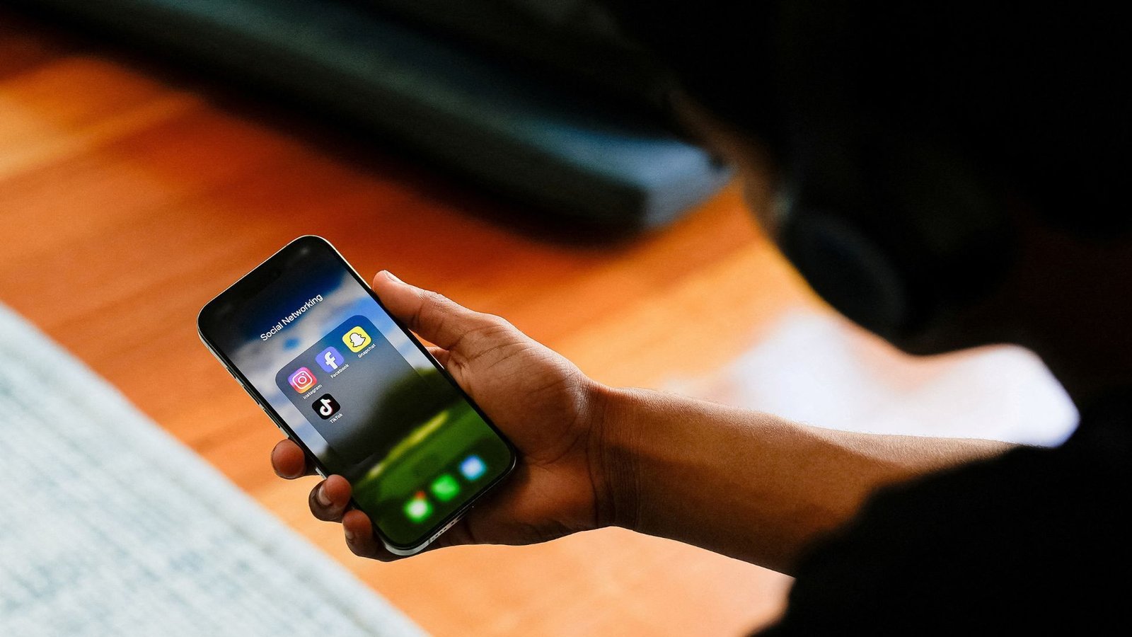 सोशल मीडिया व्यसनाधीन आहे का? | सोशल मीडिया बातम्या