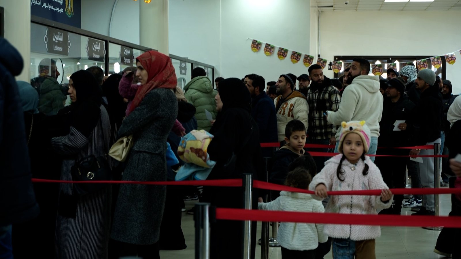 इस्रायलने लेबनॉनवर केलेल्या हल्ल्यानंतर हजारो लोक सीरियात पळून गेले