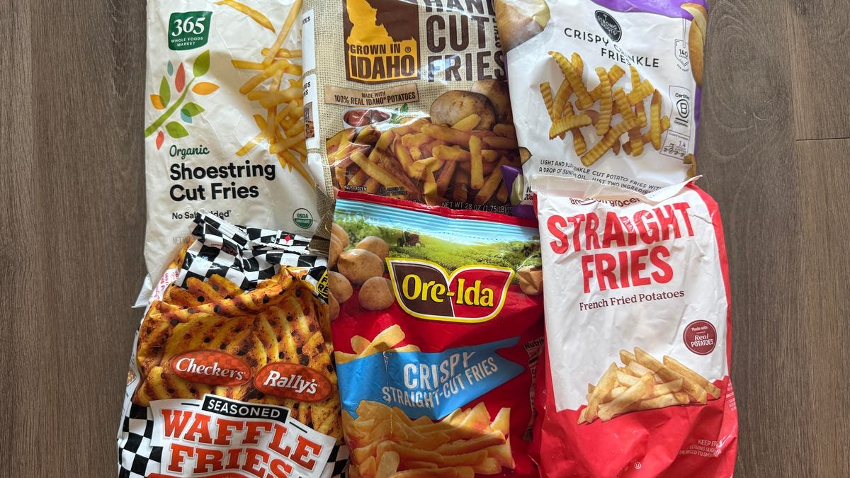 तुम्ही एअर फ्रायरमध्ये बनवू शकता अशा सर्वोत्कृष्ट फ्रोझन फ्रेंच फ्राईजला आम्ही स्थान दिले आहे