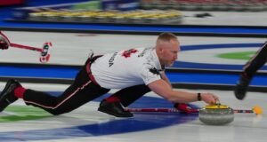 कॅनडाच्या ब्रॅड जेकब्सने ऑलिम्पिक स्पर्धेत पुरुषांच्या कर्लिंगचे सुवर्ण जिंकले