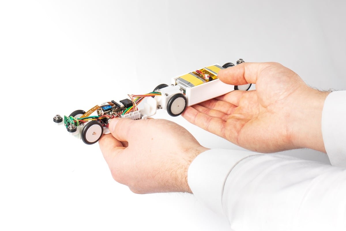 लार्ज हॅड्रॉन कोलायडरभोवती फिरण्यासाठी कृत्रिम बुद्धिमत्तेद्वारे प्रशिक्षित रोबोटिक उंदीर • रेकॉर्ड