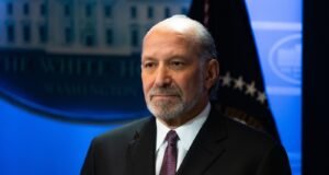 हॉवर्ड लुटनिक एपस्टाईनची चौकशी करणाऱ्या हाऊस पॅनेलसमोर ‘स्वेच्छेने हजर होतील’: अध्यक्ष