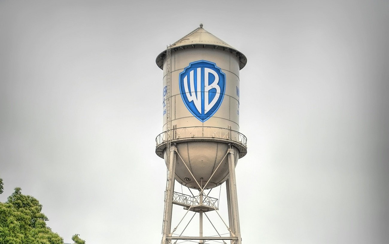 पॅरामाउंट देखील वॉर्नर ब्रदर्स डिस्कव्हरी कायम ठेवण्यासाठी बोली सुरू करत आहे