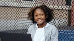 डॉमिनिका वर्ल्ड थिंकिंग डे उपक्रमातील गर्ल गाईड्स मैत्रीची 100 वर्षे साजरी करतात