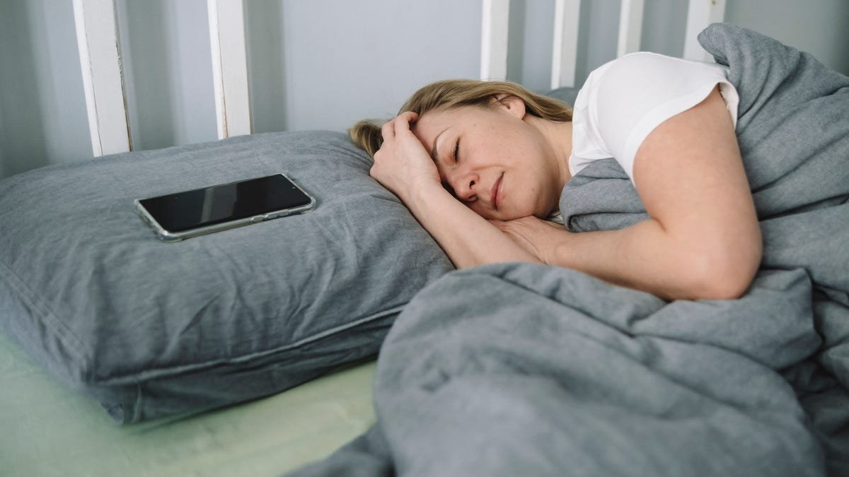 हे आयफोन वैशिष्ट्य मला अधिक दर्जेदार झोप घेण्यास मदत करते