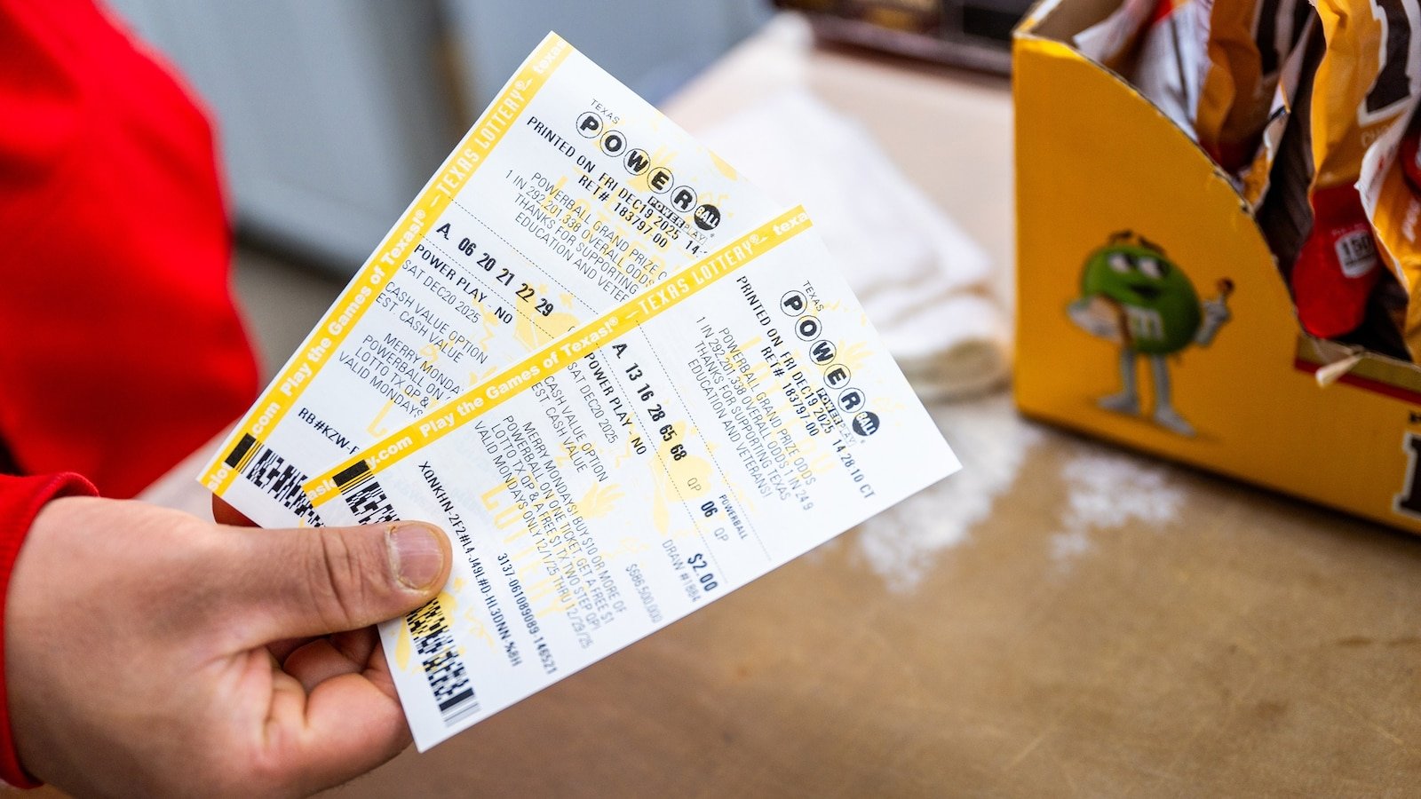 पॉवरबॉल जॅकपॉट पुढील ड्रॉपूर्वी $1.6 बिलियनवर पोहोचला