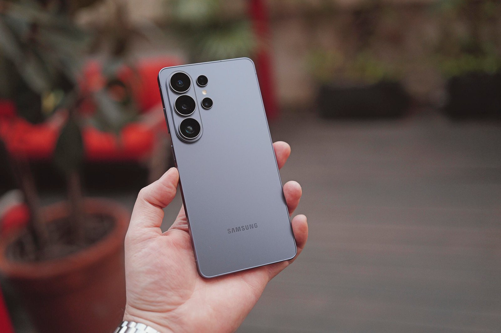 Galaxy S26 Ultra ची आकर्षक रचना आणि गोपनीयता स्क्रीन पहा