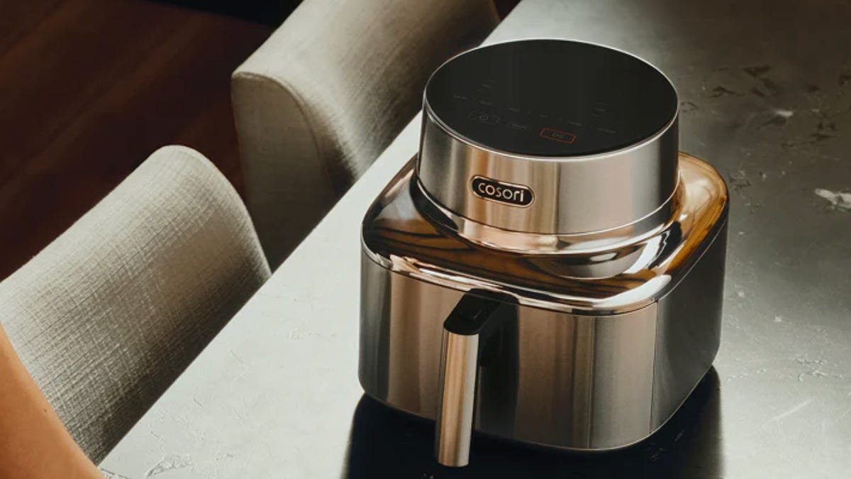 शेवटी, एक स्टेनलेस स्टील एअर फ्रायर जे तुम्ही शिजवता तेव्हा छान दिसते. येथे माझे पुनरावलोकन आहे