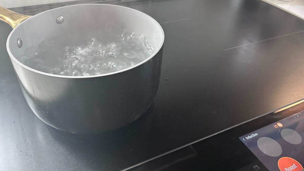 मला काळजी होती की मला माझ्या नवीन इंडक्शन स्टोव्हचा तिरस्कार होईल. मी चांगल्यासाठी गॅस का सोडला पाहिजे याची 4 कारणे