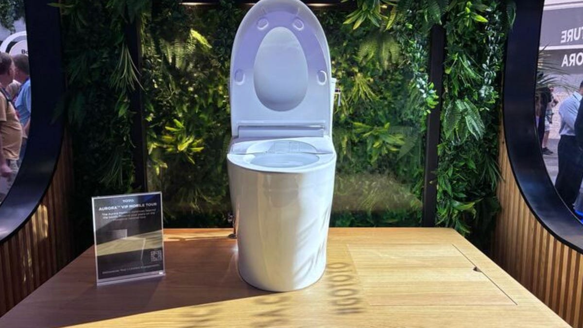 हे नवीन टॉयलेट तुम्हाला घाण करणार नाही. एका फ्लशमध्ये संपूर्ण वाडगा आणि रिम साफ करते