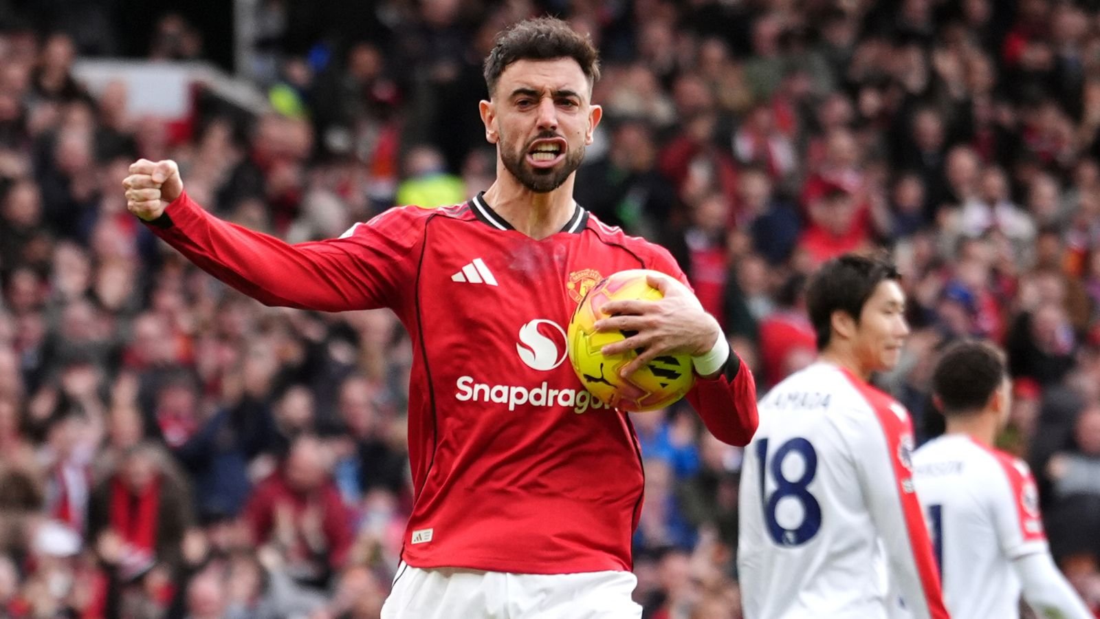 गॅरी नेव्हिल कायमस्वरूपी नोकरी फुटबॉल बातम्यांसाठी ‘बॉक्स सीट’ असल्याचा दावा केल्यानंतर मॅन Ut ने मायकेल कॅरिकच्या नेतृत्वाखाली मोठी खेळी केली