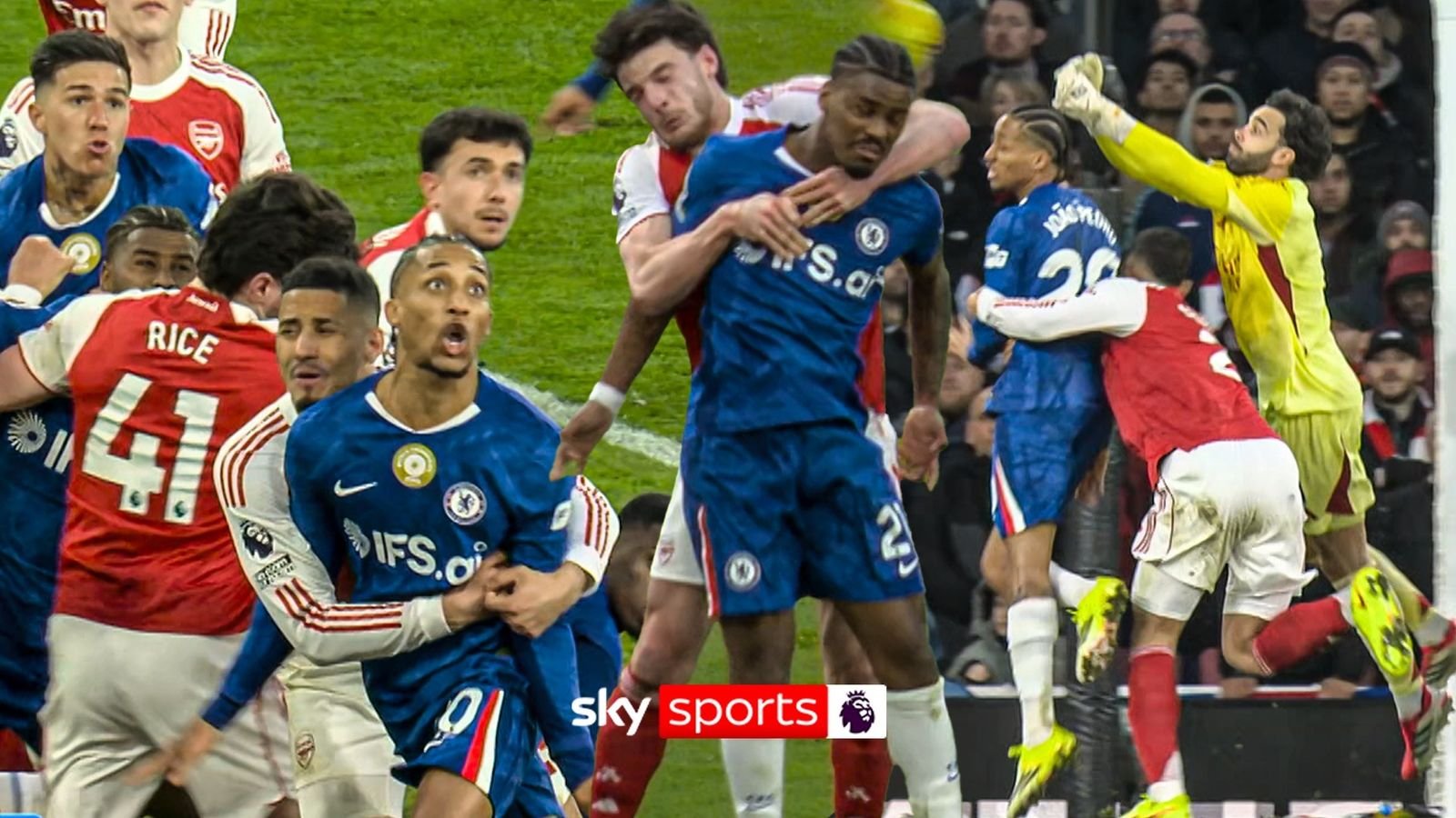 चेल्सीने आर्सेनलविरुद्ध दोन पेनल्टी द्यायला हव्या होत्या का?