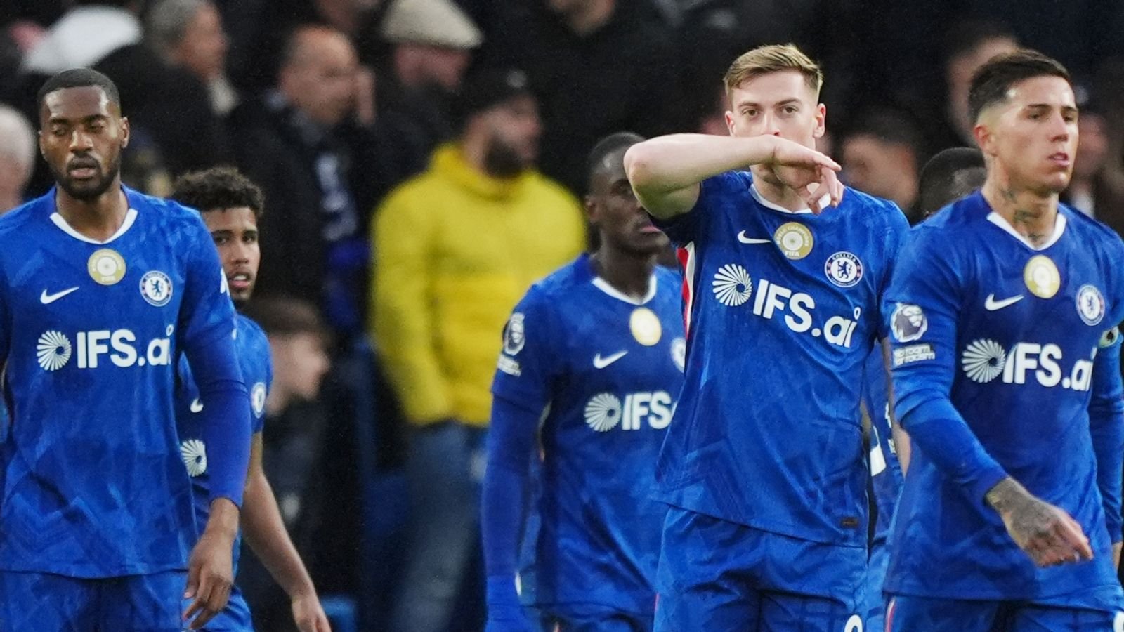 चेल्सी: स्टॅमफोर्ड ब्रिजवर पुन्हा लाल कार्ड, सेट-पीस आणि लीडची किंमत ब्ल्यूज नंतर लियाम रोसेनियरने मारली | फुटबॉल बातम्या