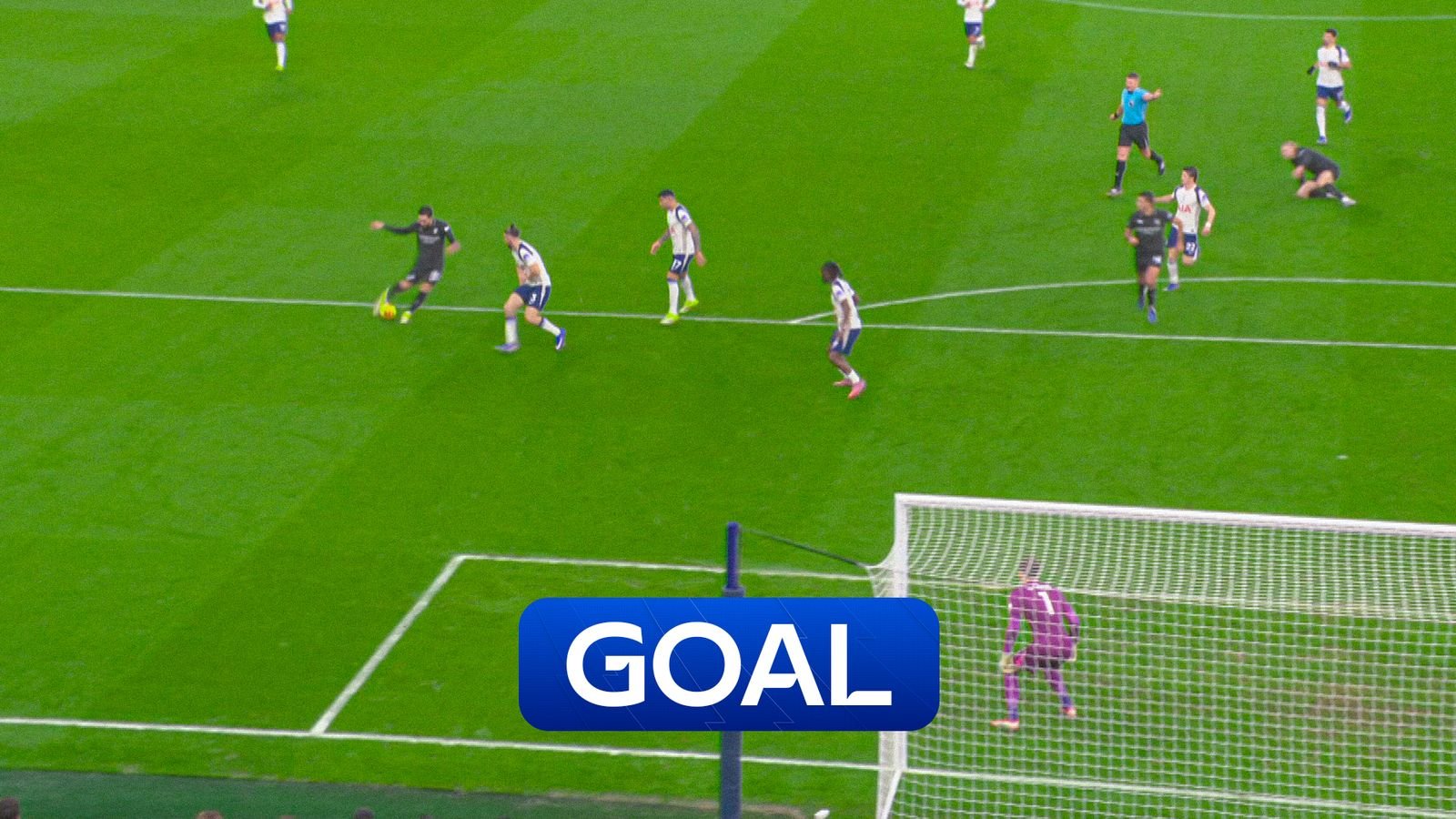 ‘साधे, सरळ, नेमके!’ | चेर्कीने ‘विचित्र’ स्पर्स वातावरणात शहराला आग लावली