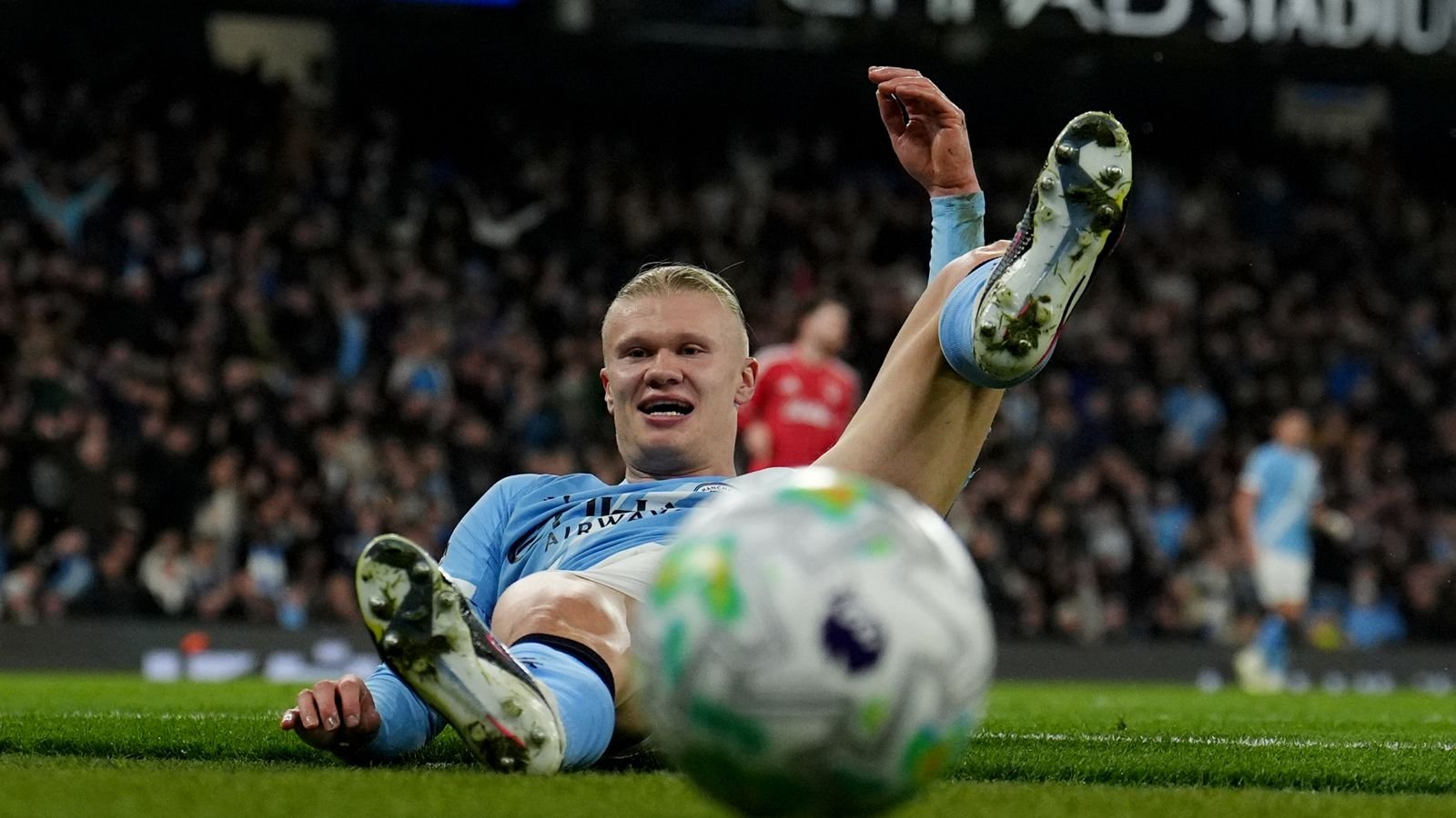 नॉटटीएम फॉरेस्ट ड्रॉमध्ये पेनल्टी नाकारल्यानंतर मॅन सिटीच्या बर्नार्डो सिल्वाने एर्लिंग हॅलँडच्या रेफरींगवर मारले | फुटबॉल बातम्या