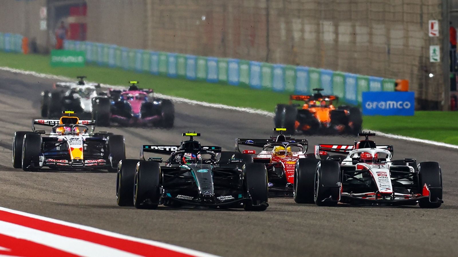 जॉर्ज रसेल: मर्सिडीज ड्रायव्हर लुईस हॅमिल्टनच्या वेगवान फेरारीने 2026 F1 शर्यत सुरू होण्यापूर्वी चिंता मान्य केली | F1 बातम्या